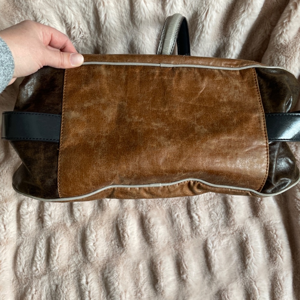 Guess Handbag. - Picture 4 of 8